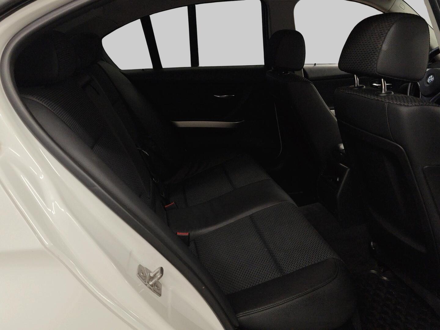 BMW 320 2010