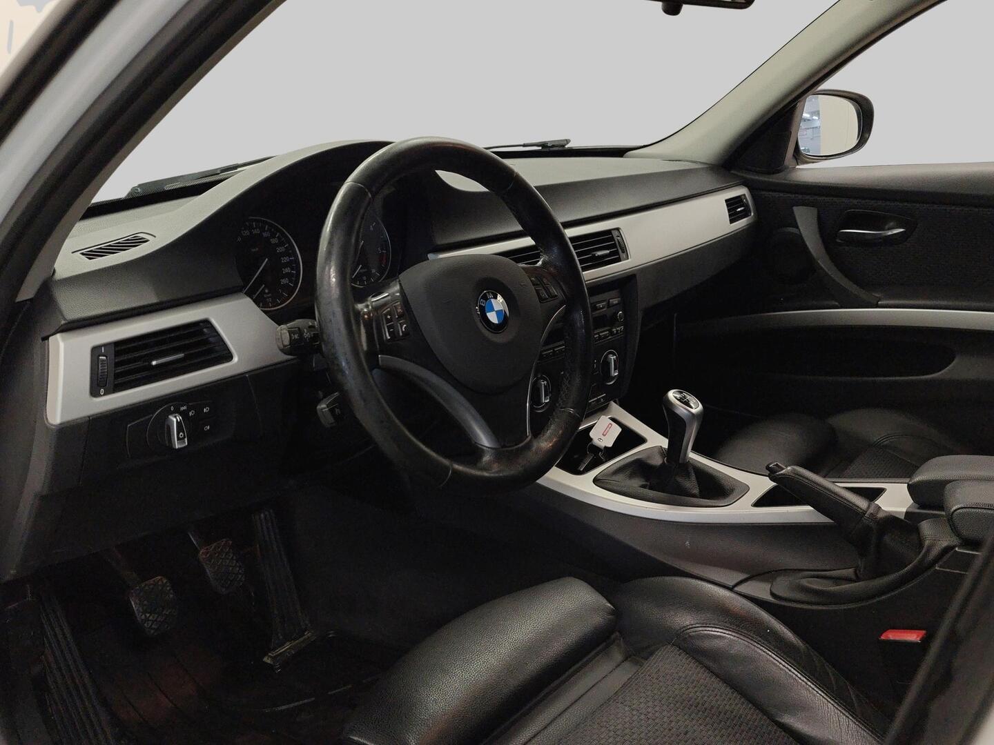 BMW 320 2010