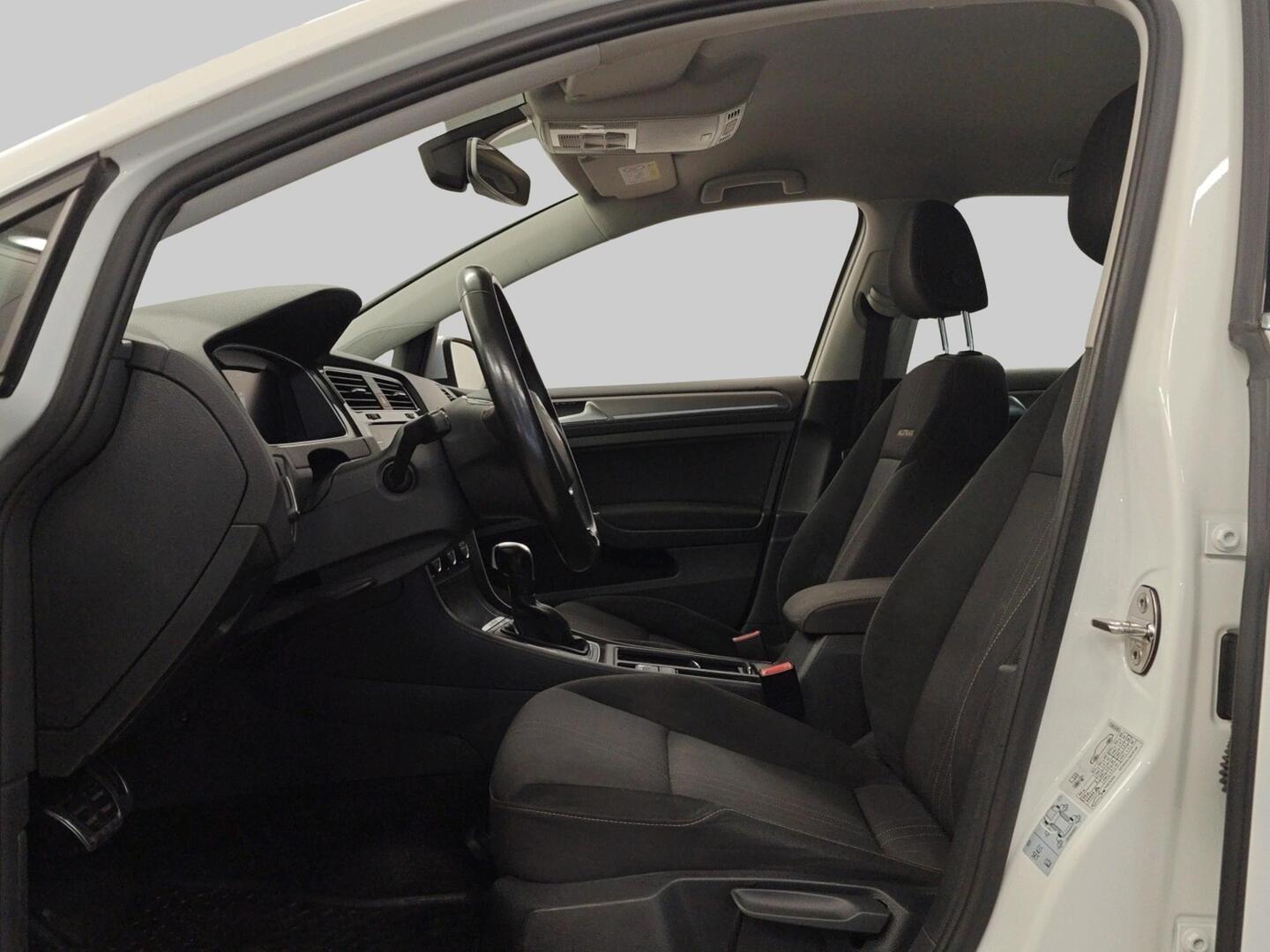 VOLKSWAGEN Golf 2020