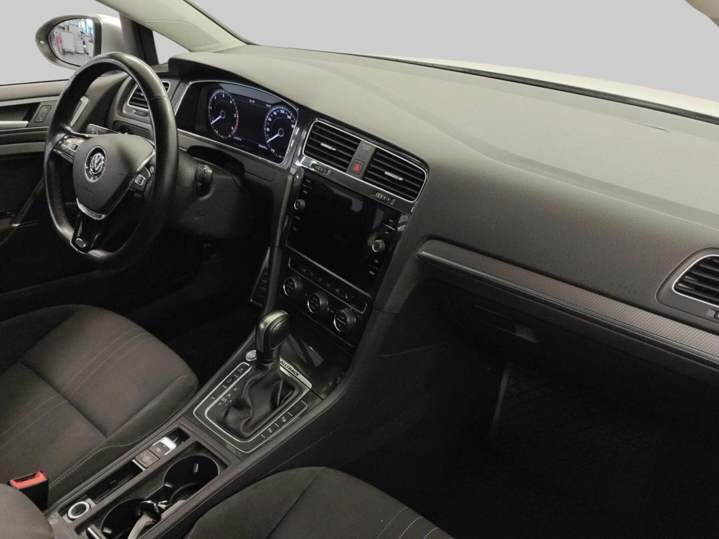 VOLKSWAGEN Golf 2020