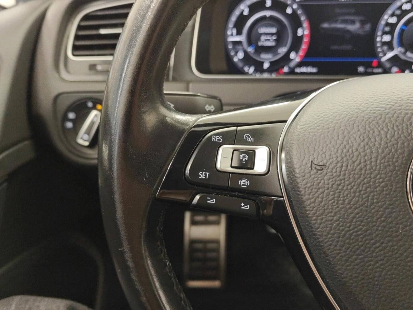 VOLKSWAGEN Golf 2020
