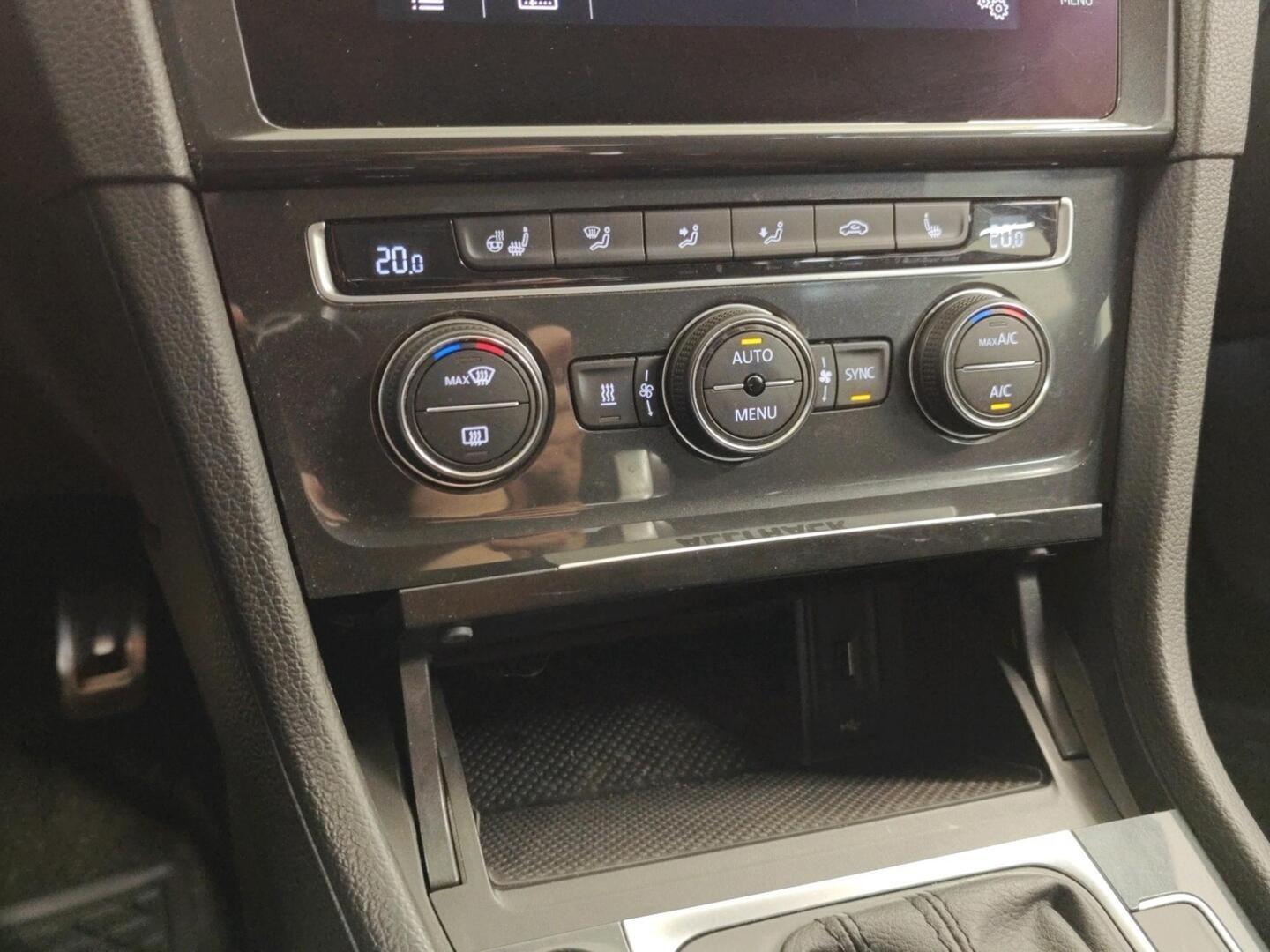 VOLKSWAGEN Golf 2020