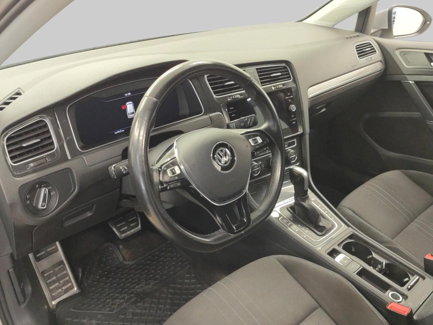 VOLKSWAGEN Golf 2020
