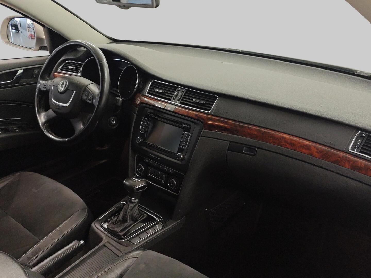SKODA Superb 2010