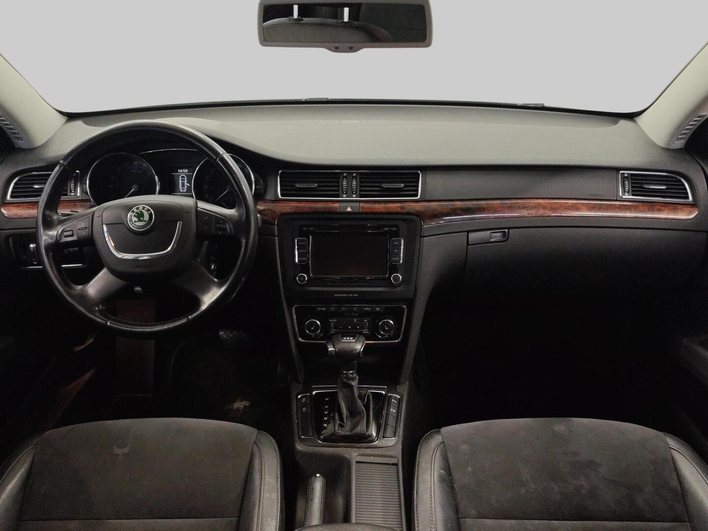 SKODA Superb 2010