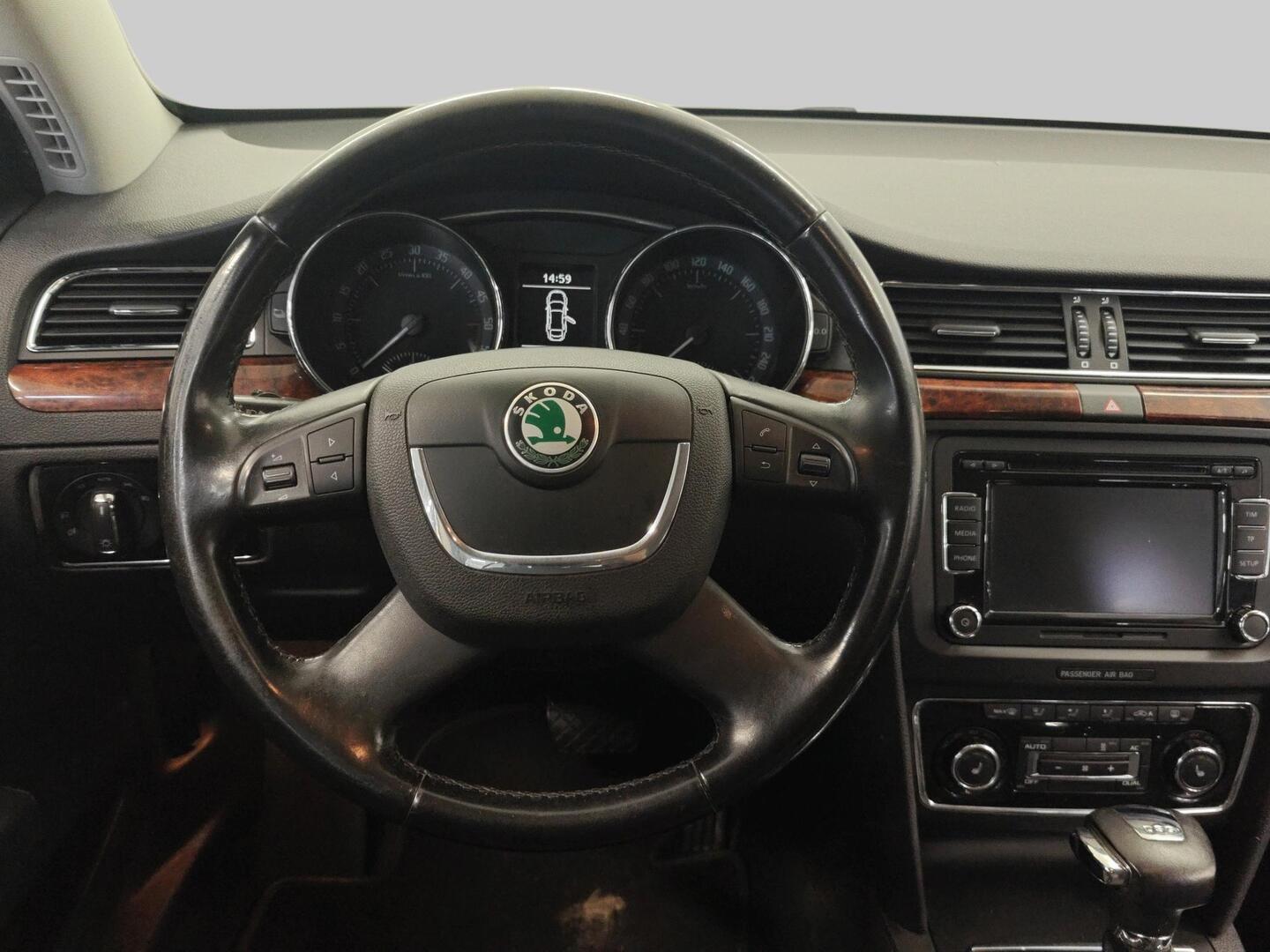 SKODA Superb 2010
