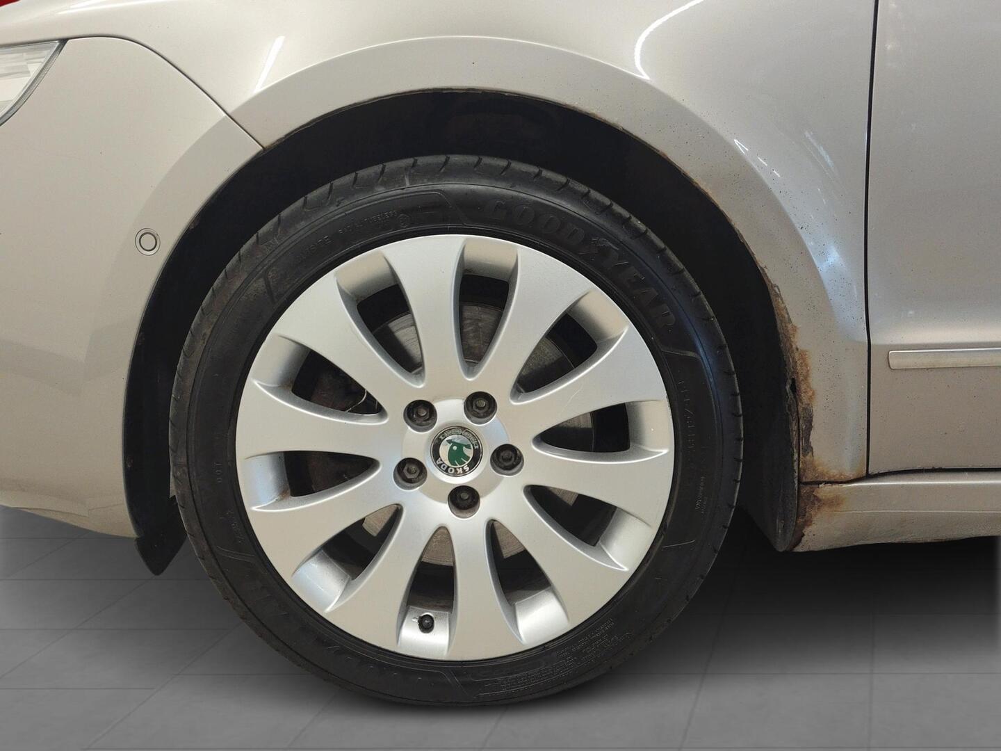 SKODA Superb 2010