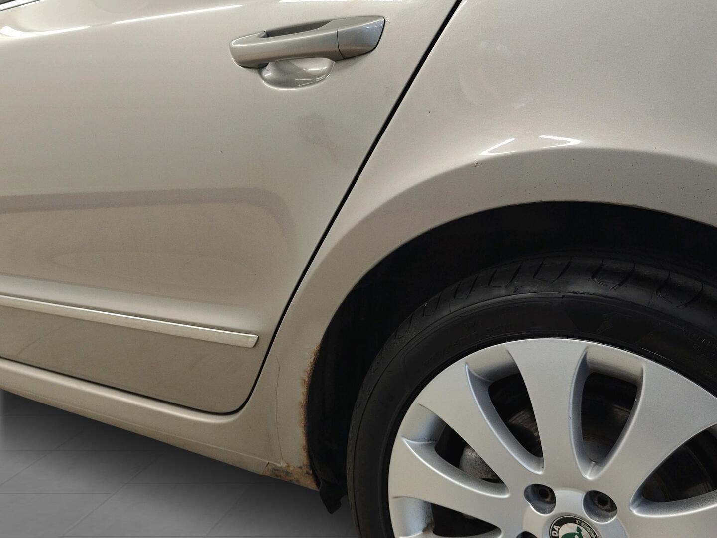 SKODA Superb 2010