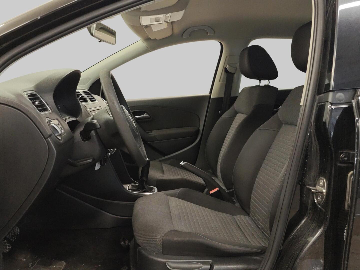 VOLKSWAGEN Polo 2010