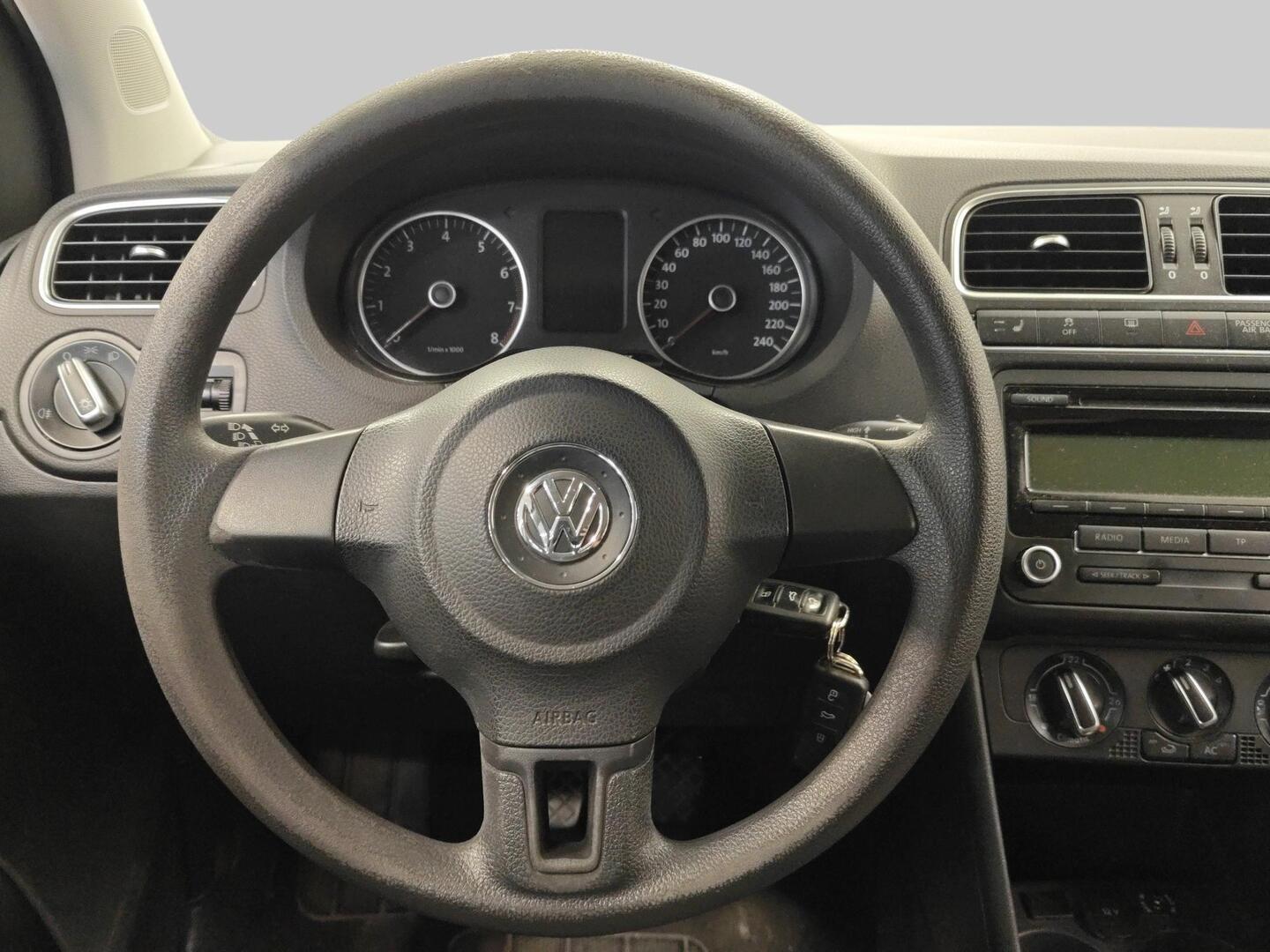 VOLKSWAGEN Polo 2010