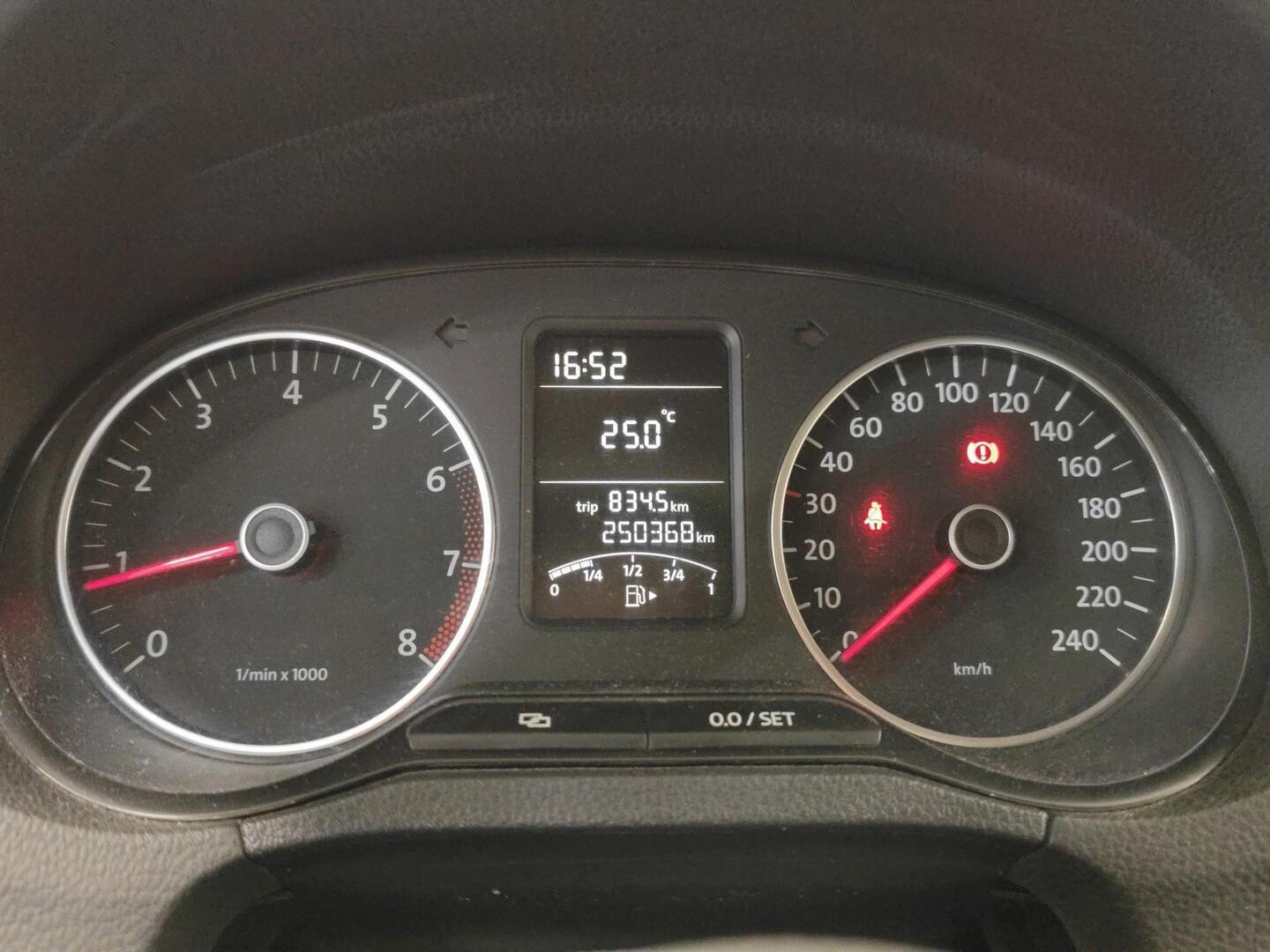 VOLKSWAGEN Polo 2010