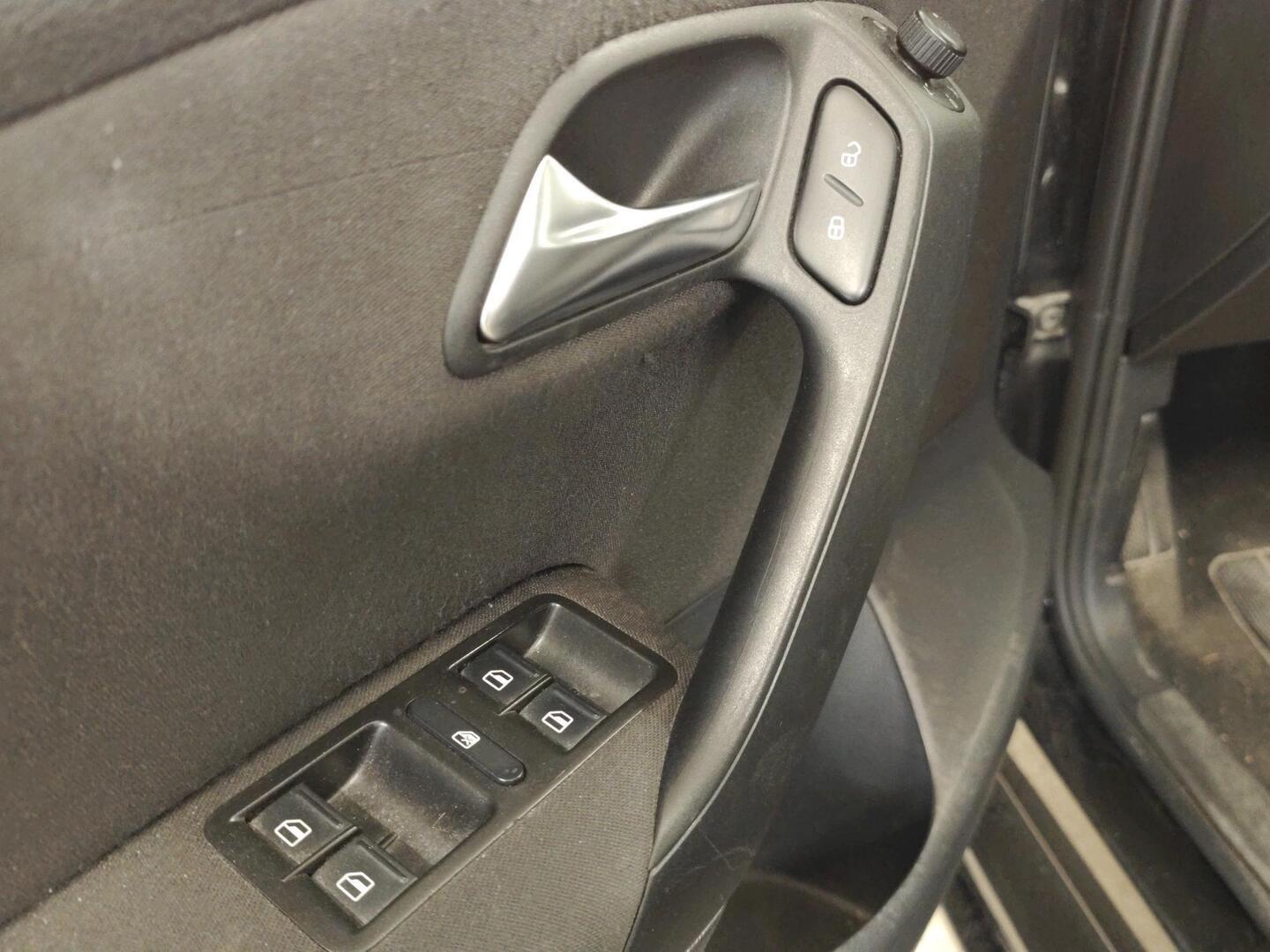 VOLKSWAGEN Polo 2010