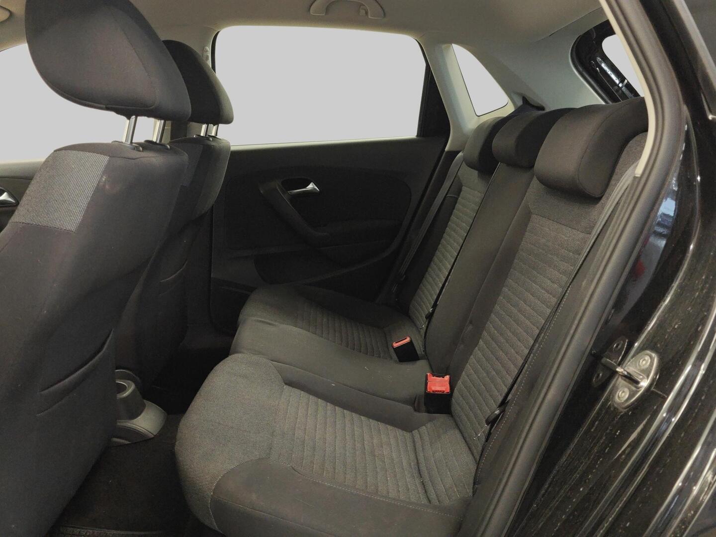 VOLKSWAGEN Polo 2010