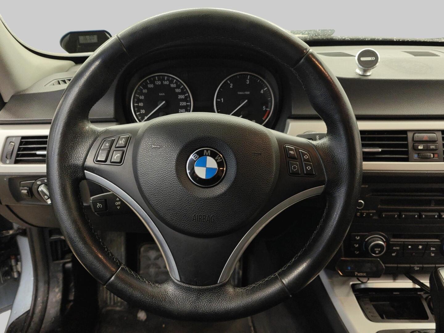 BMW 320 2011