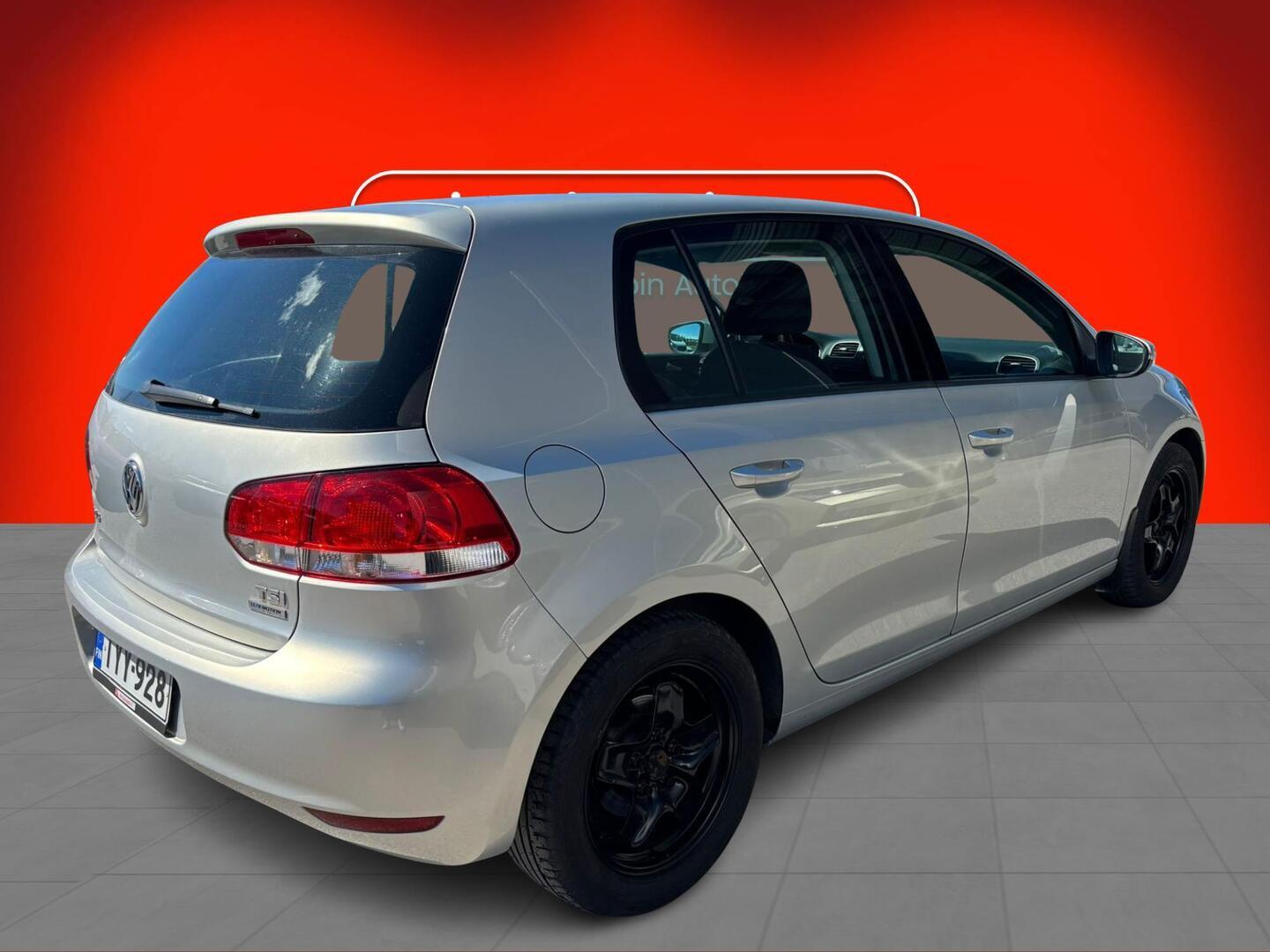 VOLKSWAGEN Golf 2012