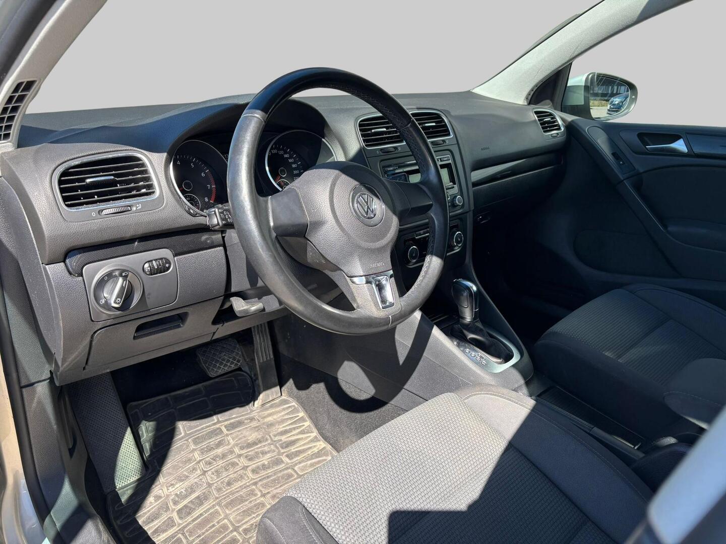 VOLKSWAGEN Golf 2012