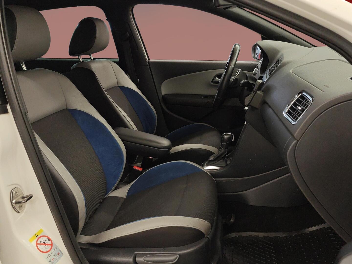 VOLKSWAGEN Polo 2014