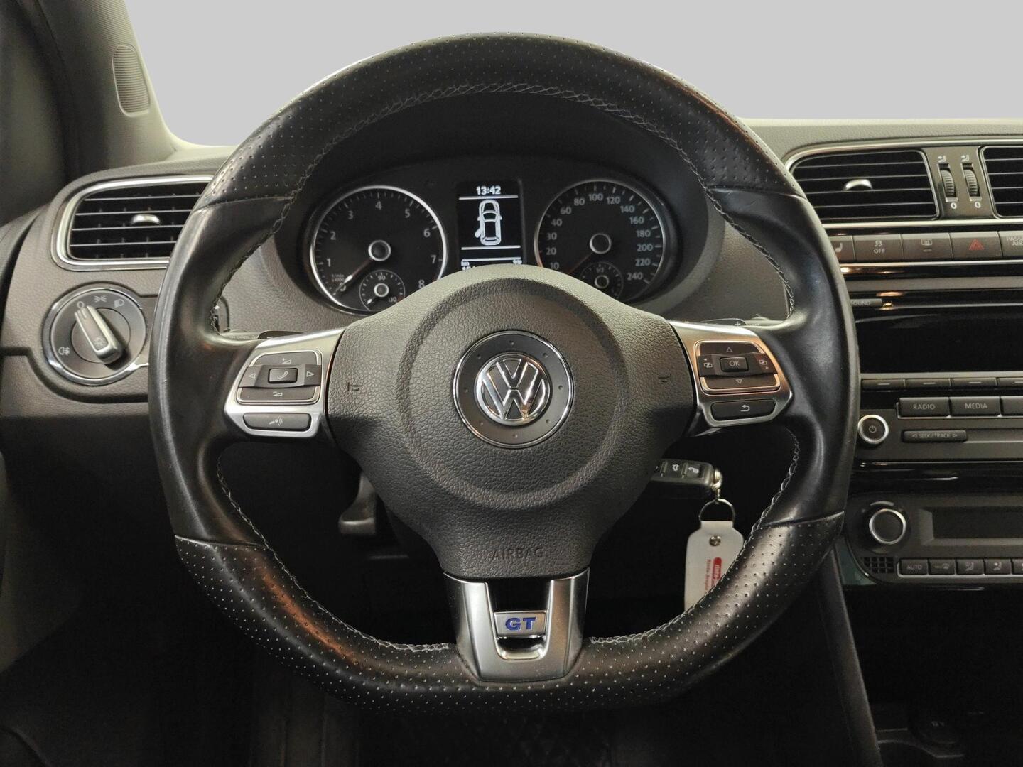 VOLKSWAGEN Polo 2014