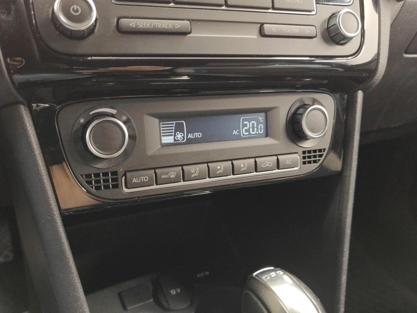 VOLKSWAGEN Polo 2014