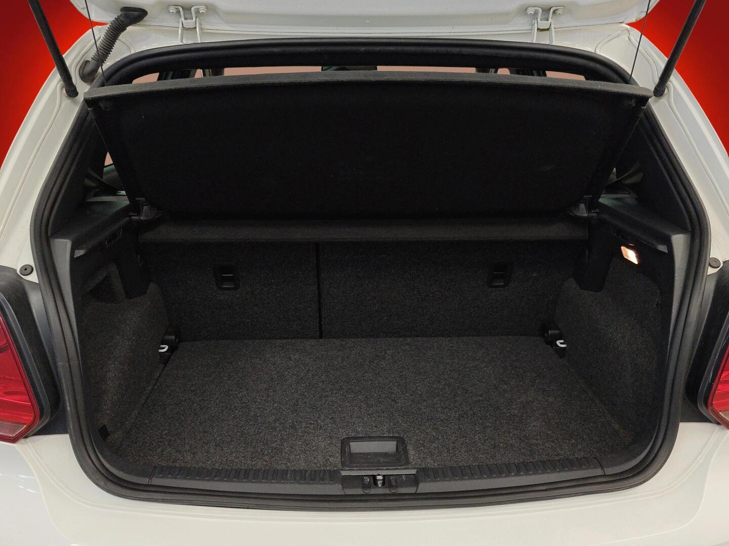 VOLKSWAGEN Polo 2014