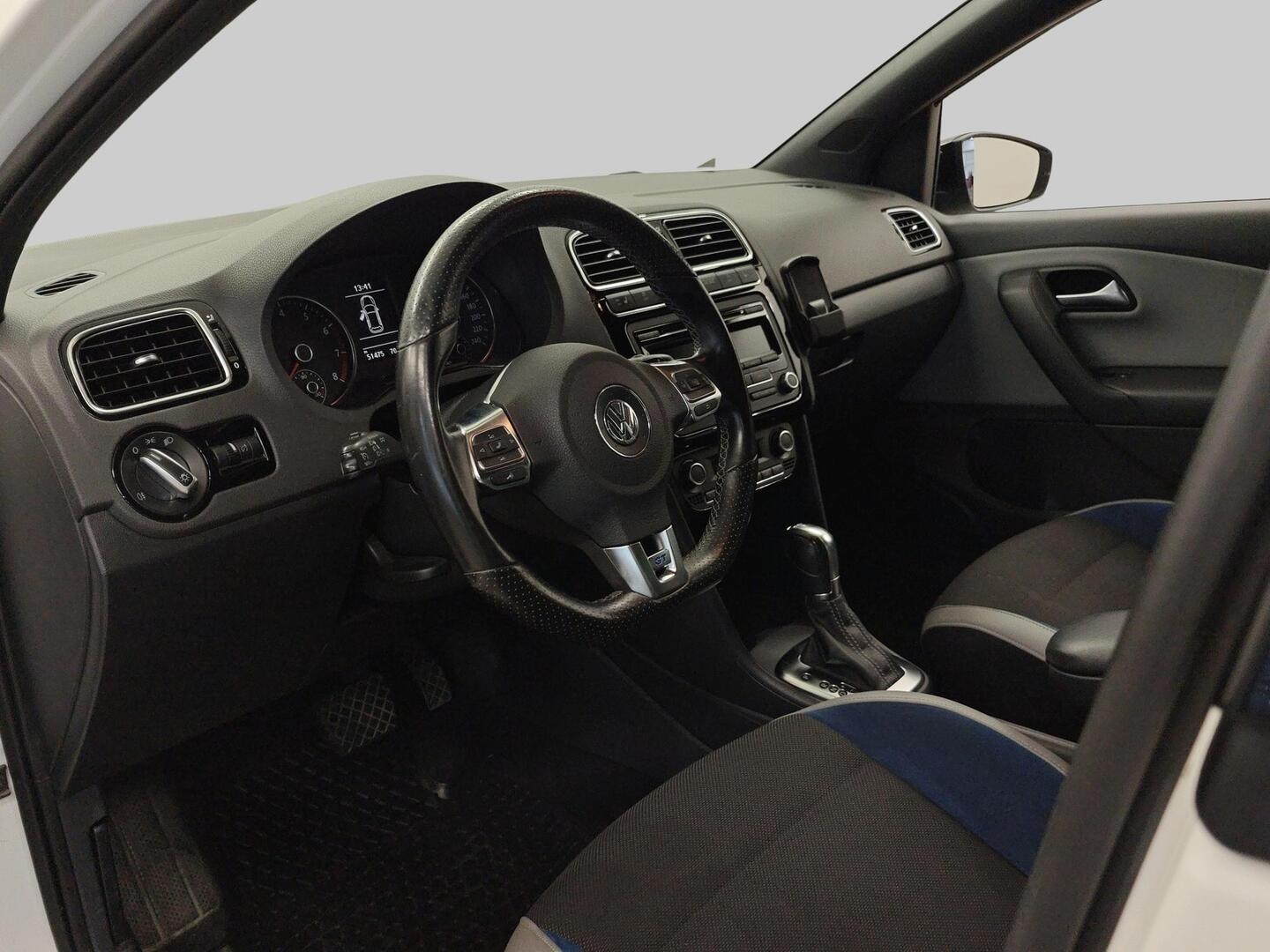 VOLKSWAGEN Polo 2014