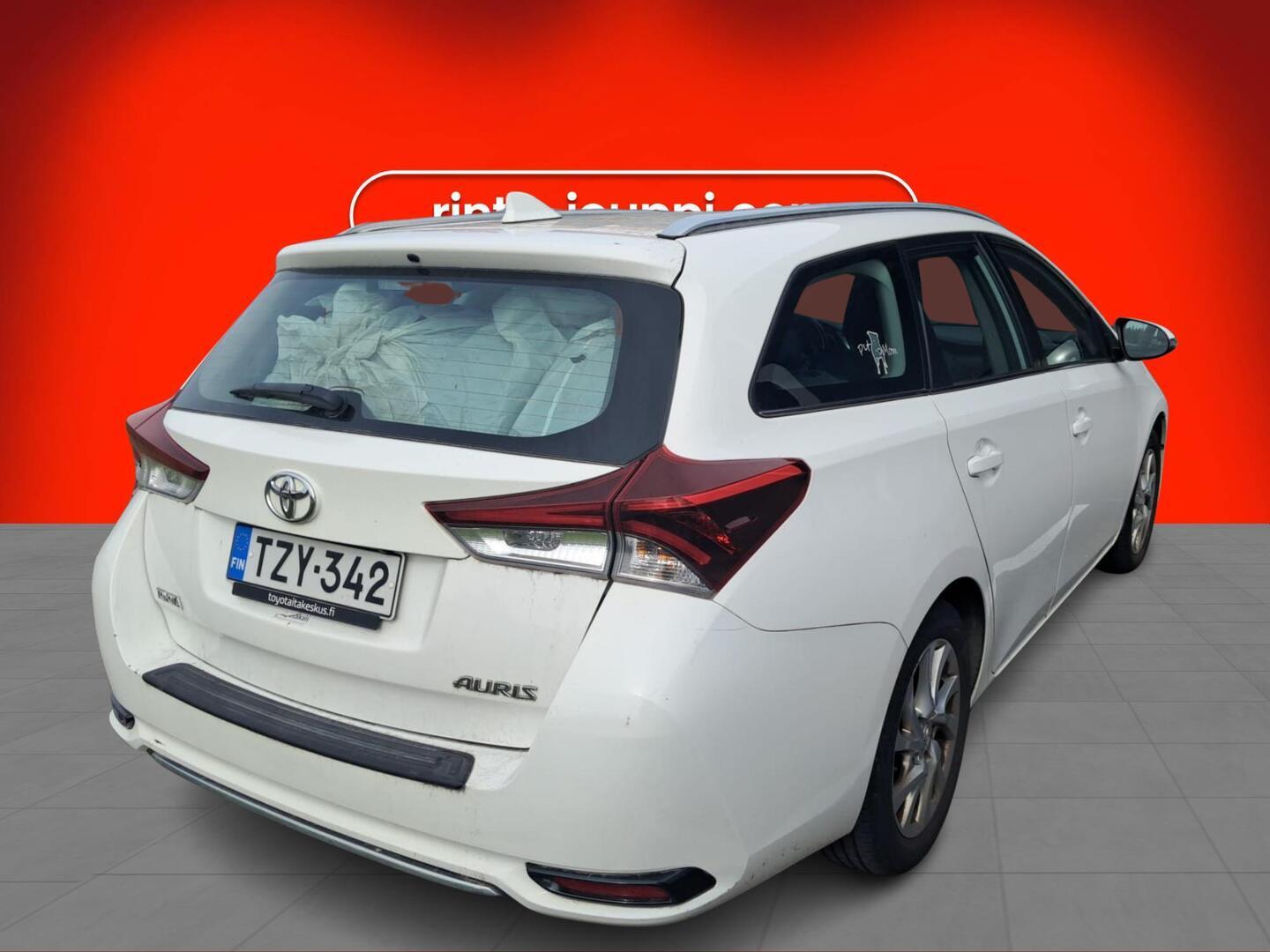 TOYOTA Auris 2015