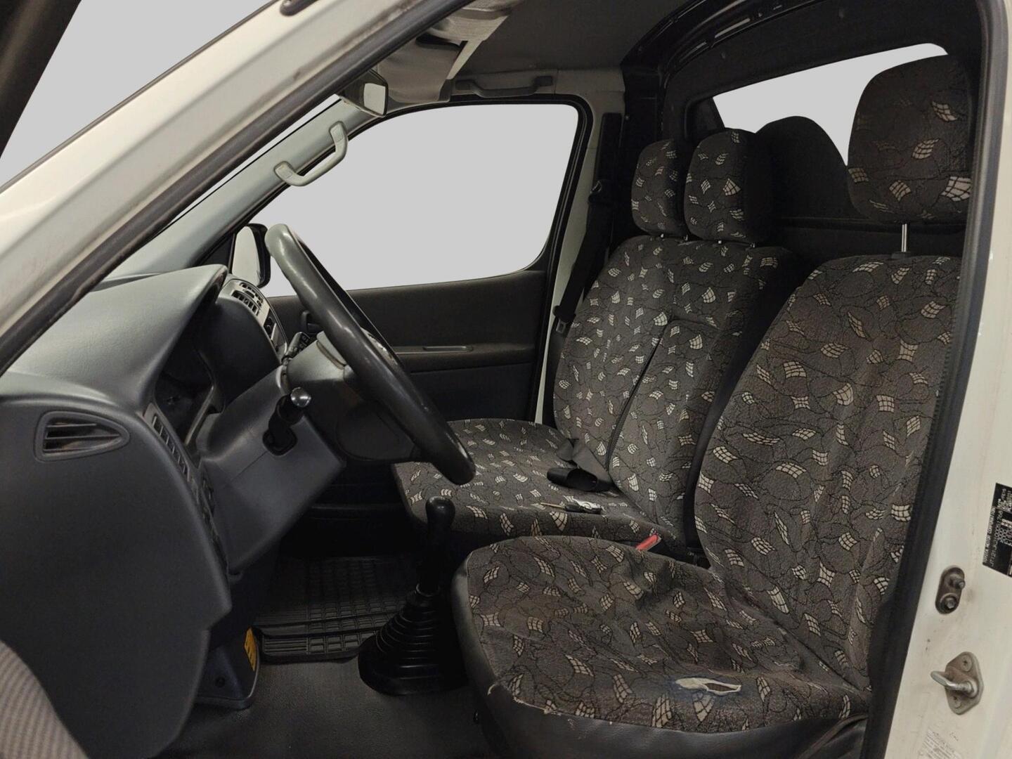 TOYOTA Hiace 2010