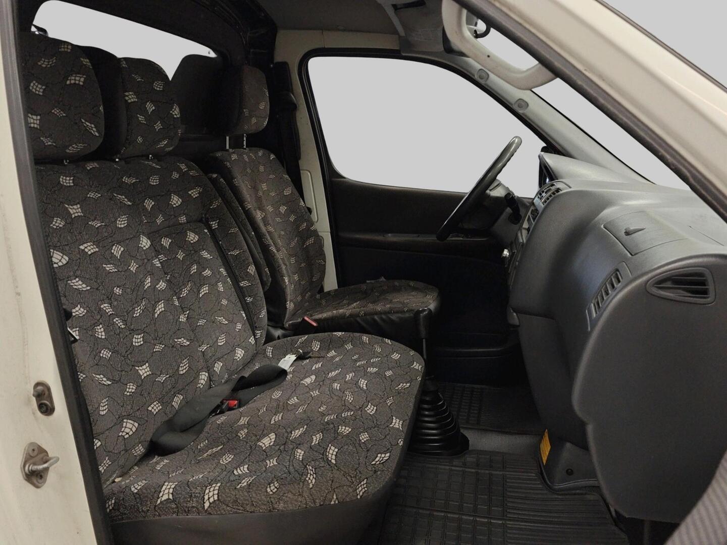 TOYOTA Hiace 2010