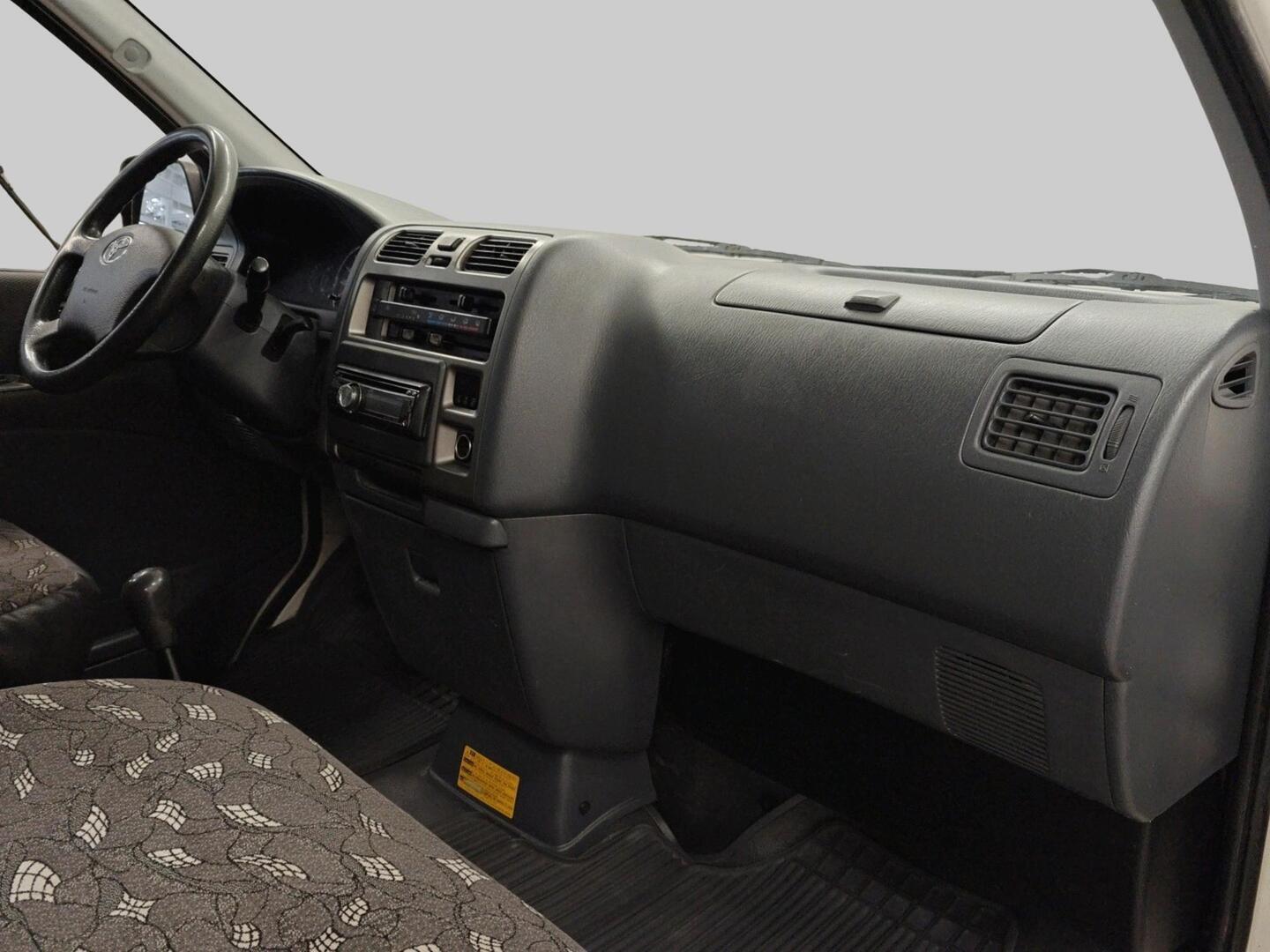 TOYOTA Hiace 2010