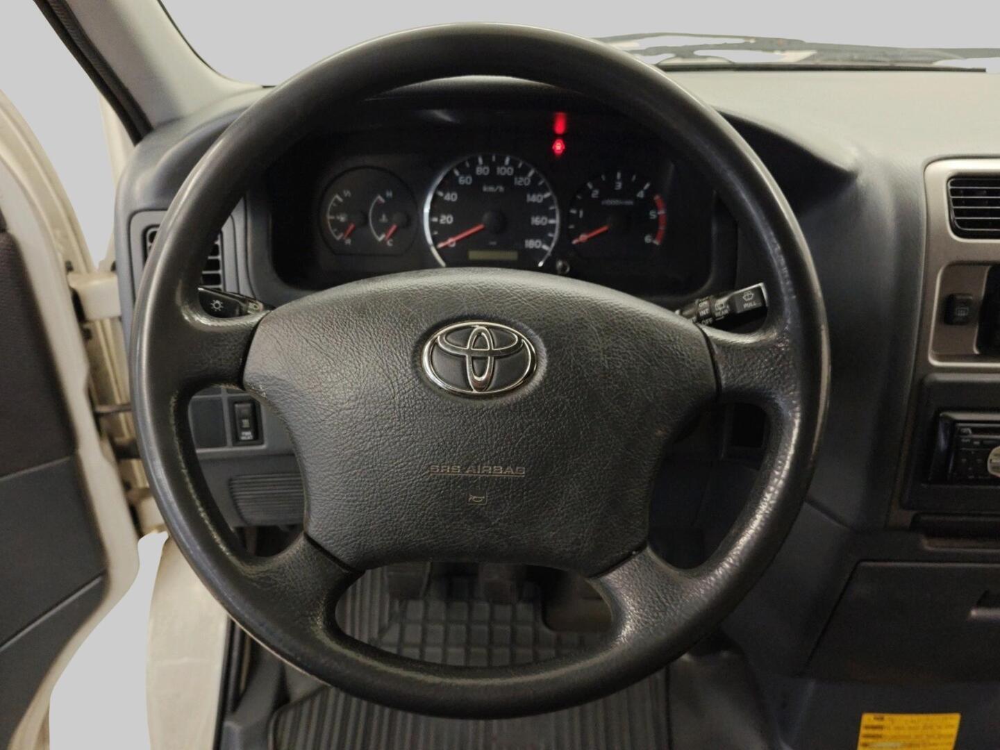 TOYOTA Hiace 2010
