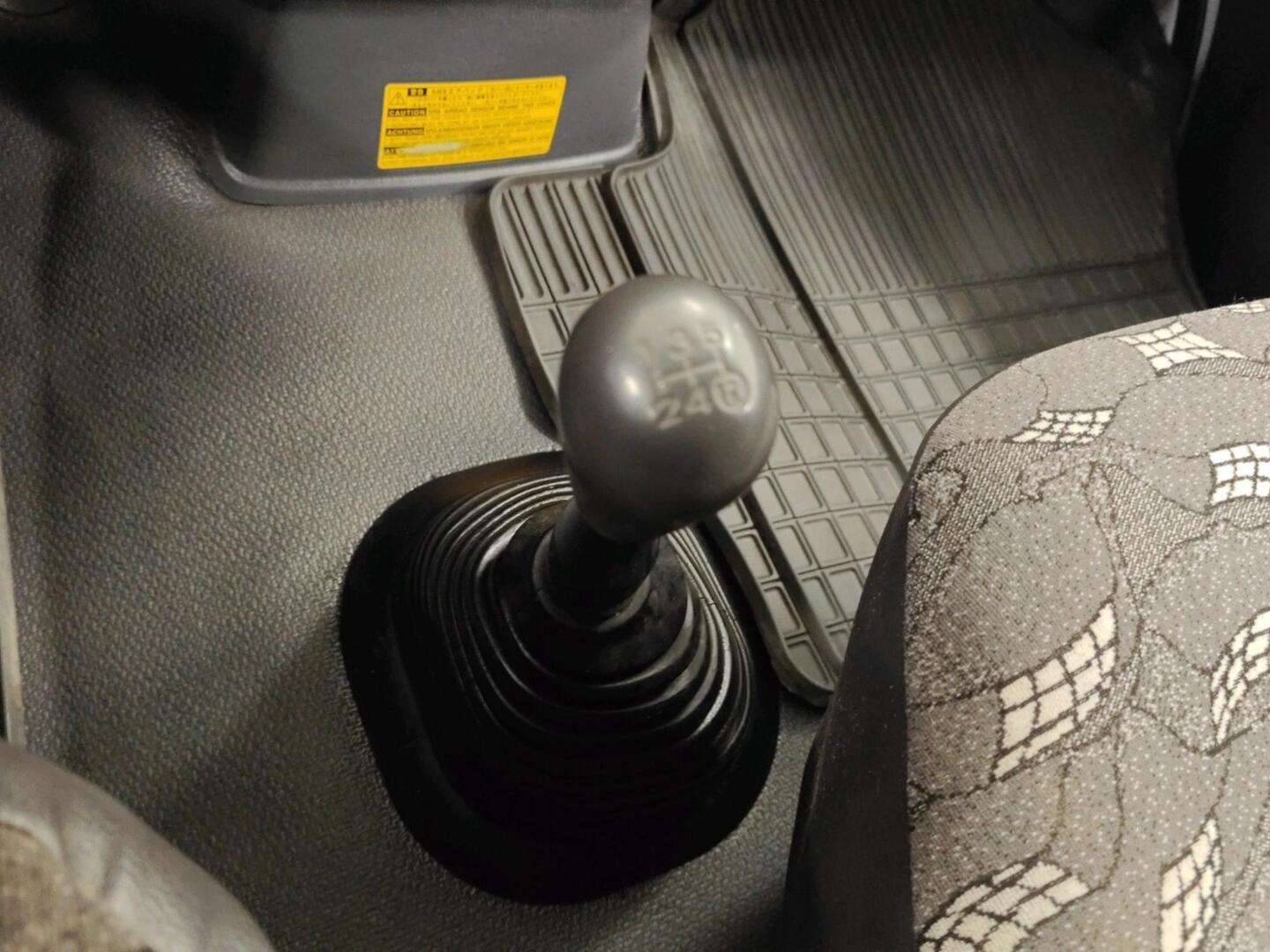 TOYOTA Hiace 2010