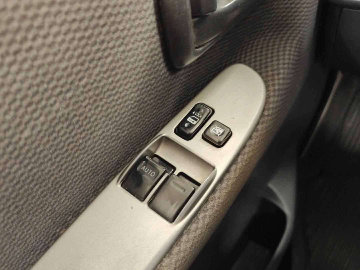 TOYOTA Hiace 2010