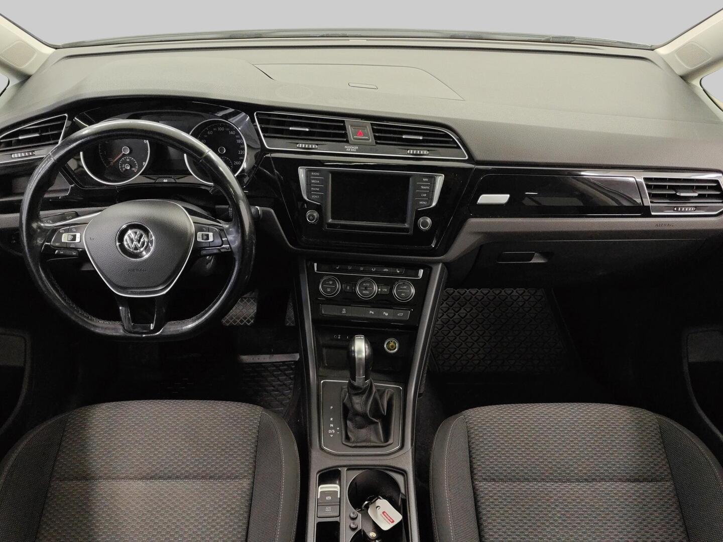 VOLKSWAGEN Touran 2017