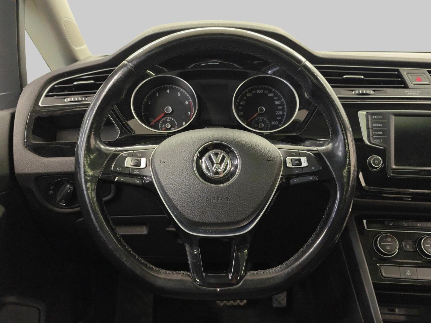 VOLKSWAGEN Touran 2017