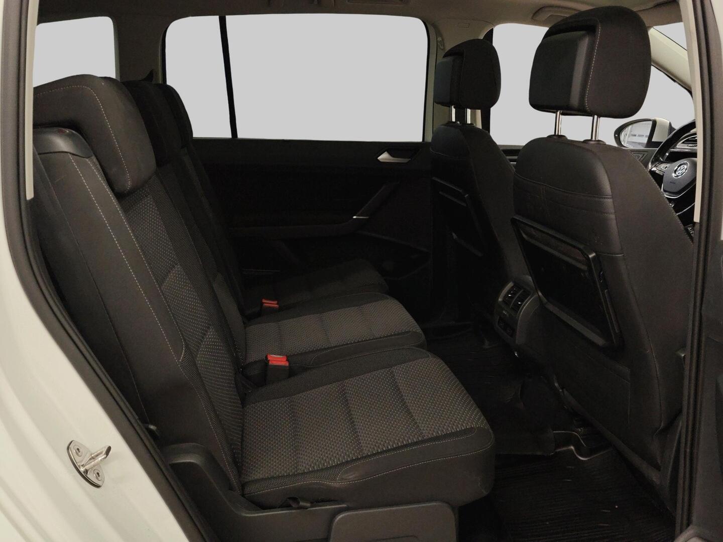 VOLKSWAGEN Touran 2017