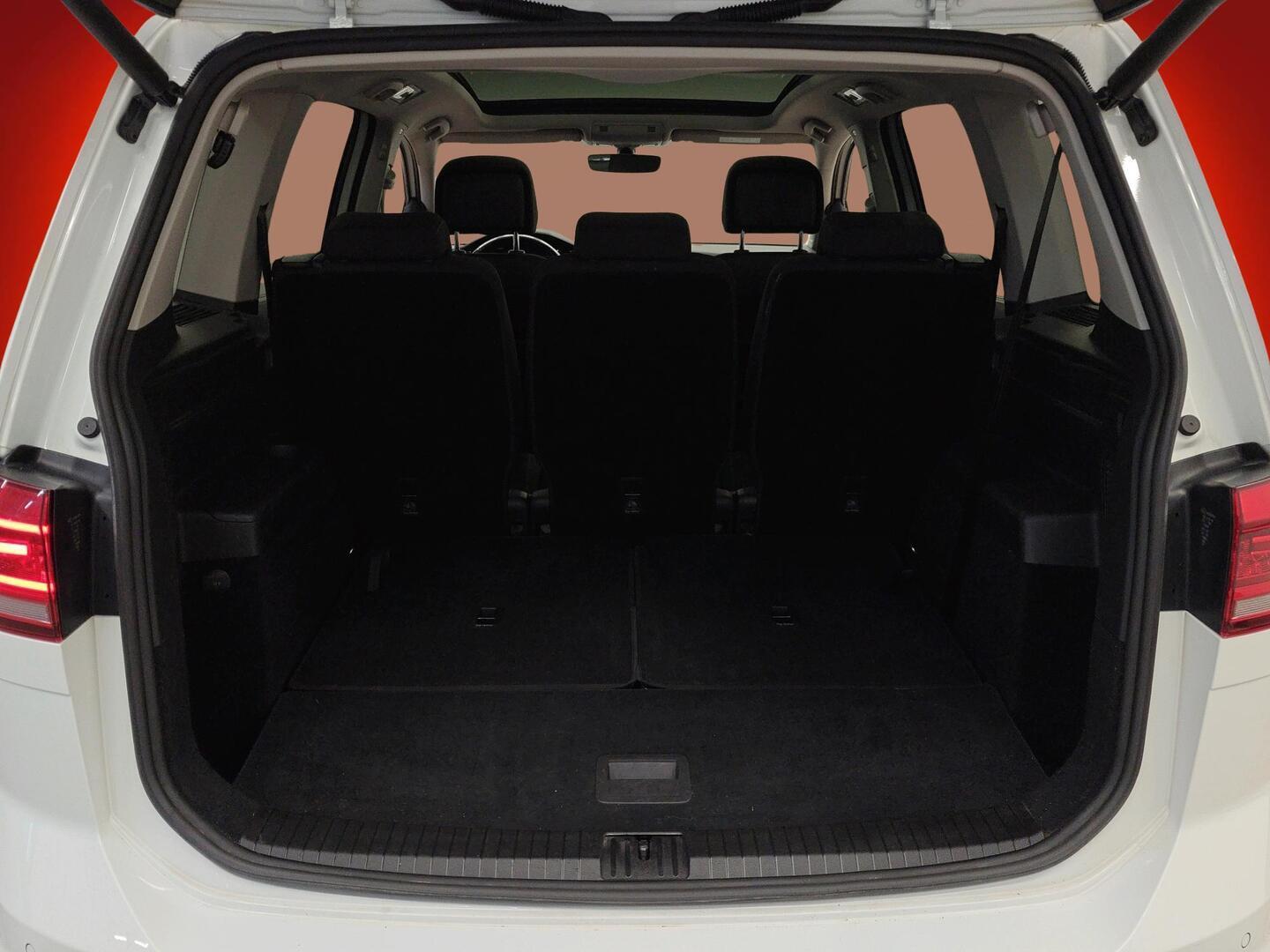 VOLKSWAGEN Touran 2017