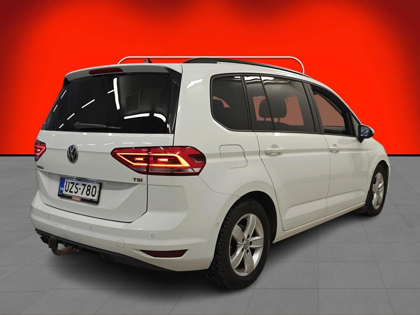 VOLKSWAGEN Touran 2017