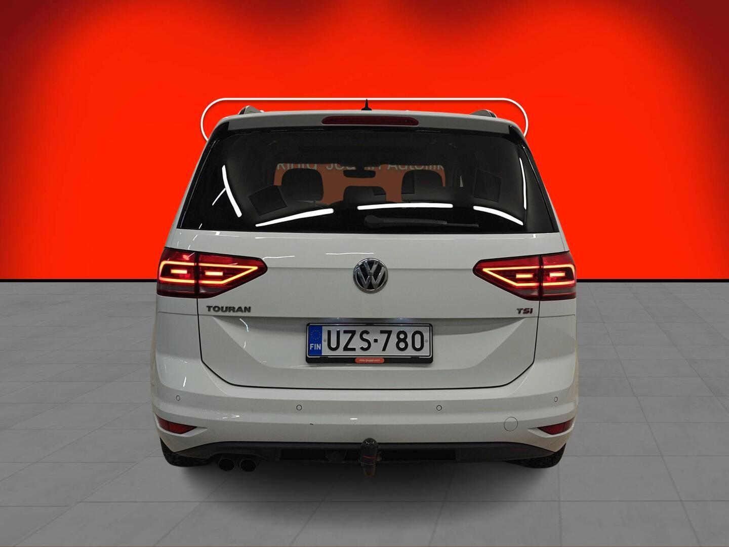 VOLKSWAGEN Touran 2017