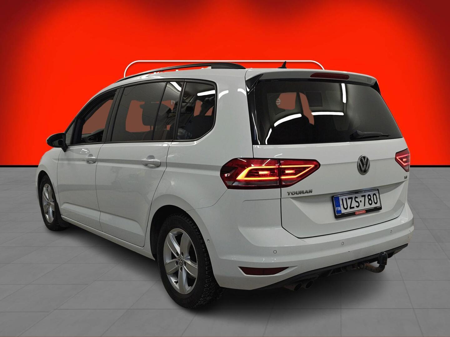 VOLKSWAGEN Touran 2017