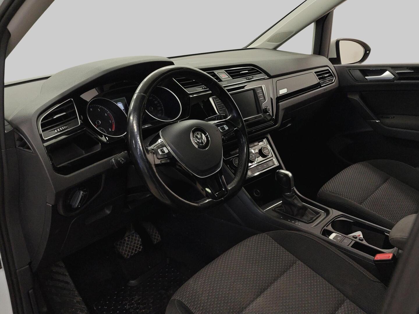 VOLKSWAGEN Touran 2017