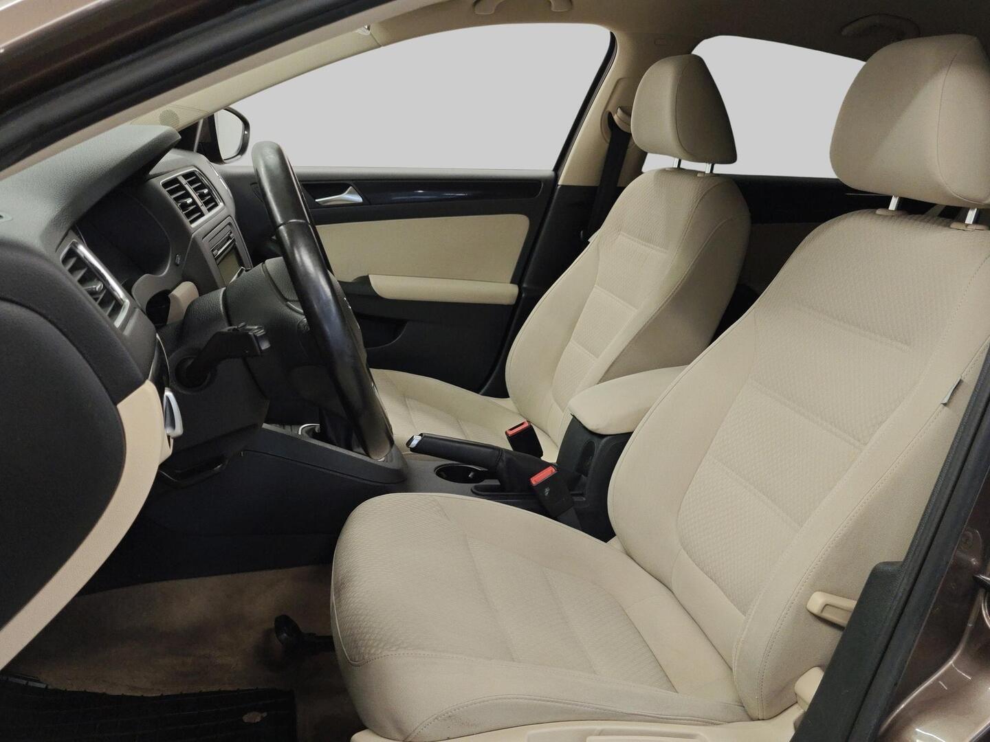 VOLKSWAGEN Jetta 2011