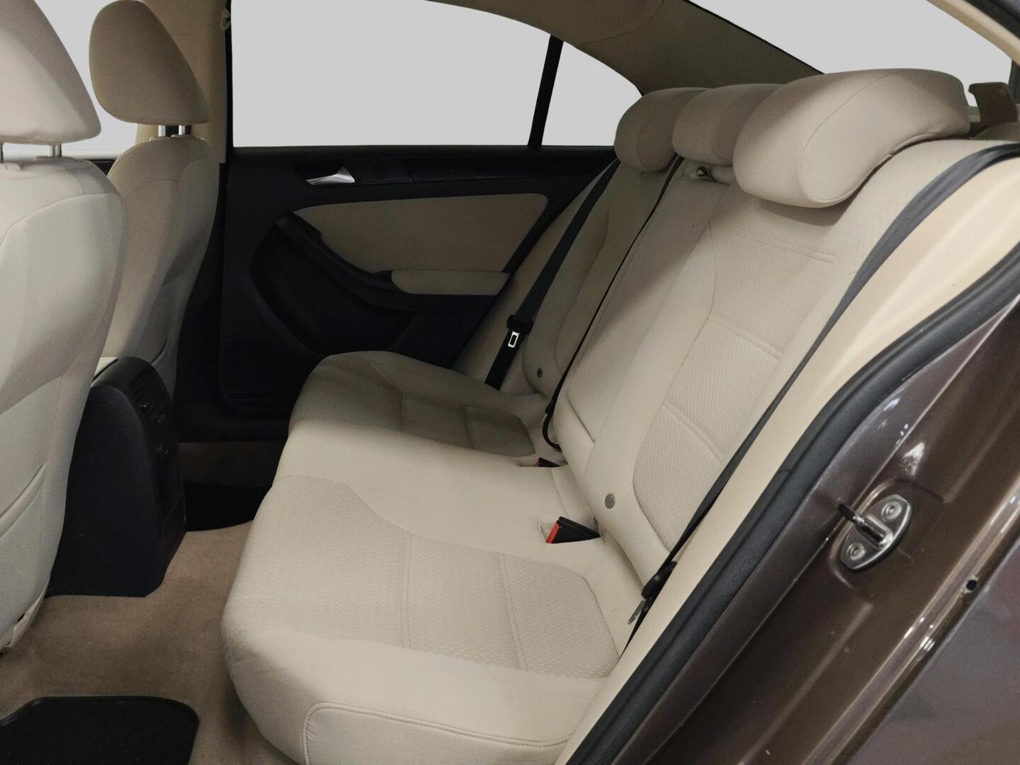 VOLKSWAGEN Jetta 2011