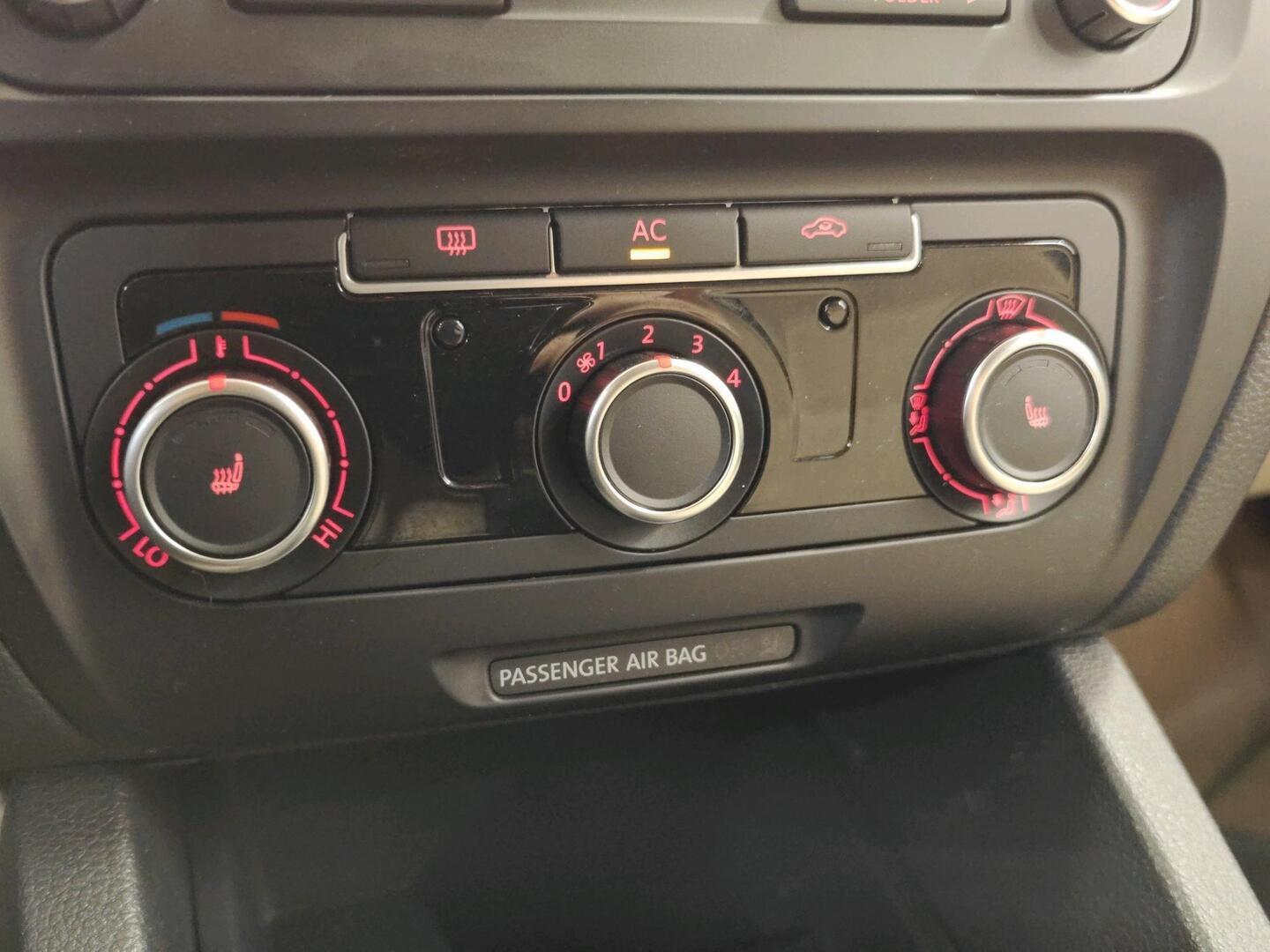 VOLKSWAGEN Jetta 2011