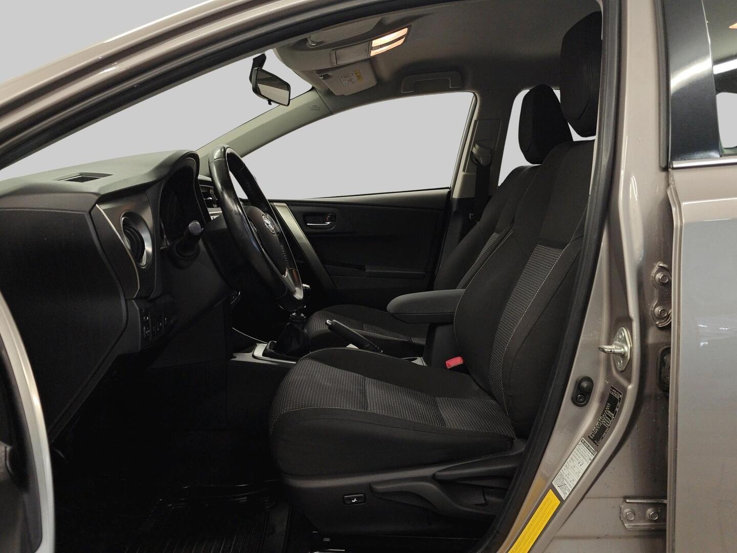 TOYOTA Auris 2012