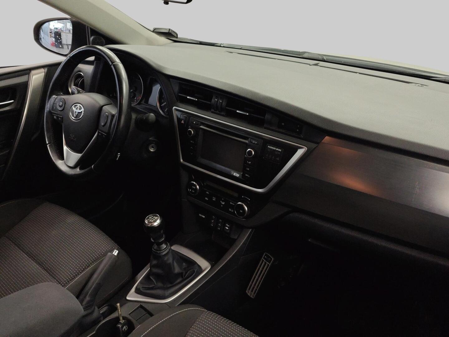 TOYOTA Auris 2012