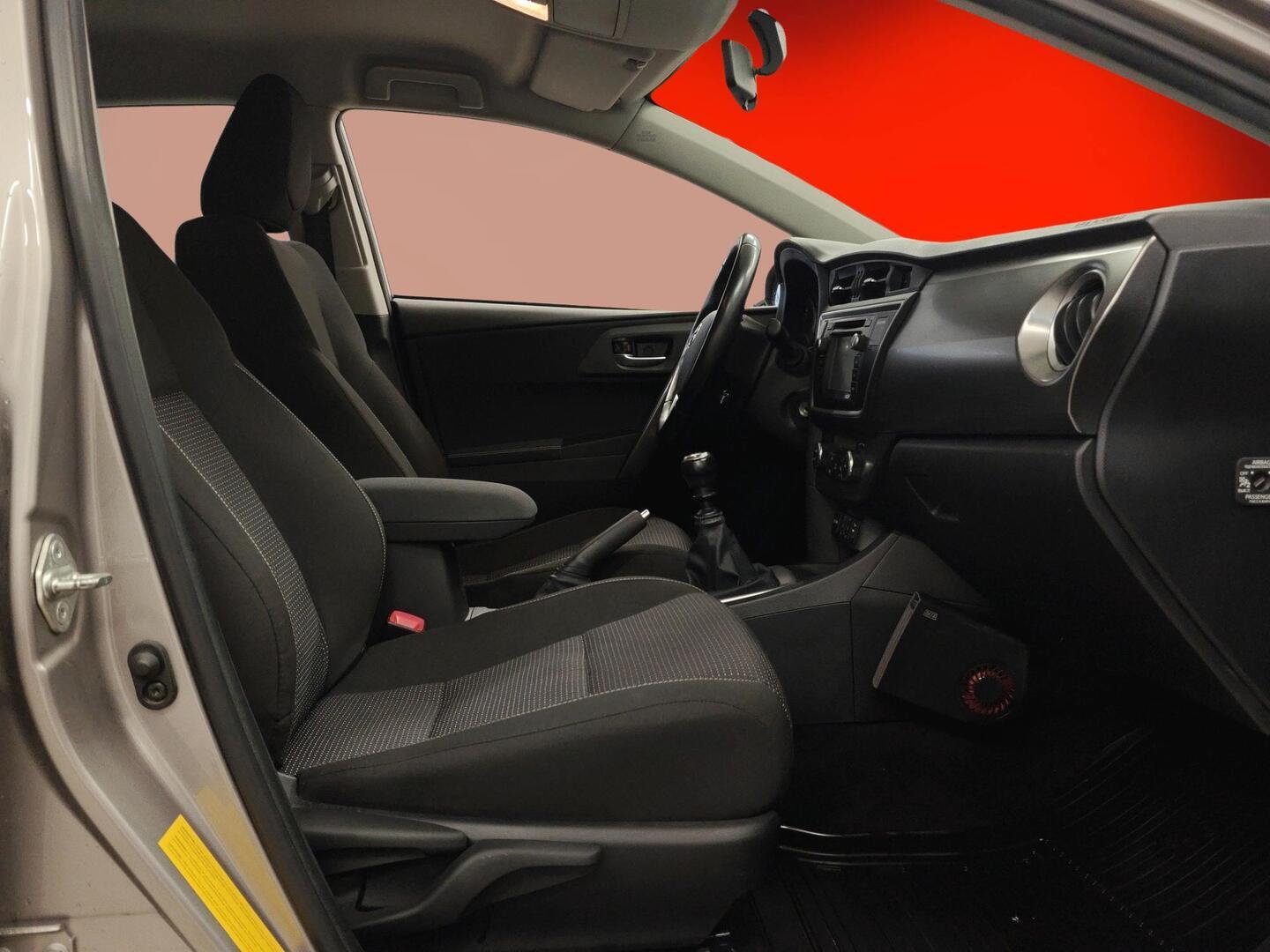 TOYOTA Auris 2012