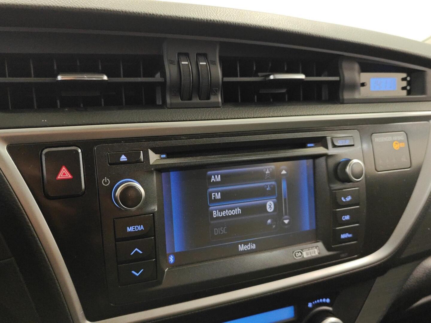 TOYOTA Auris 2012