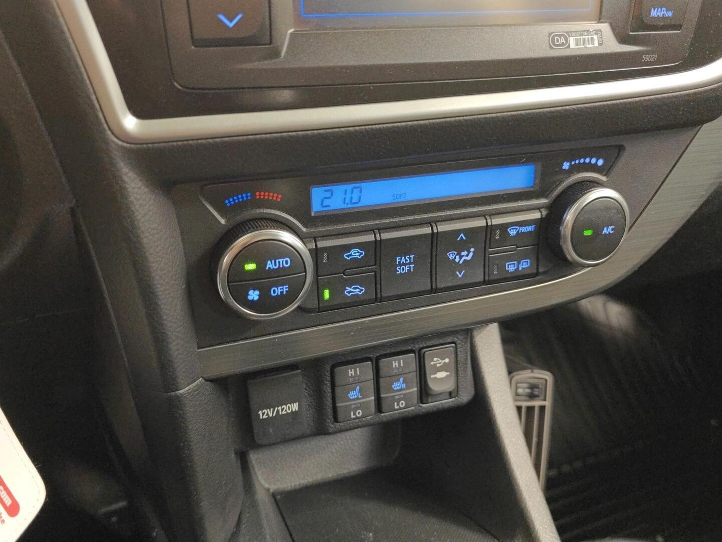 TOYOTA Auris 2012