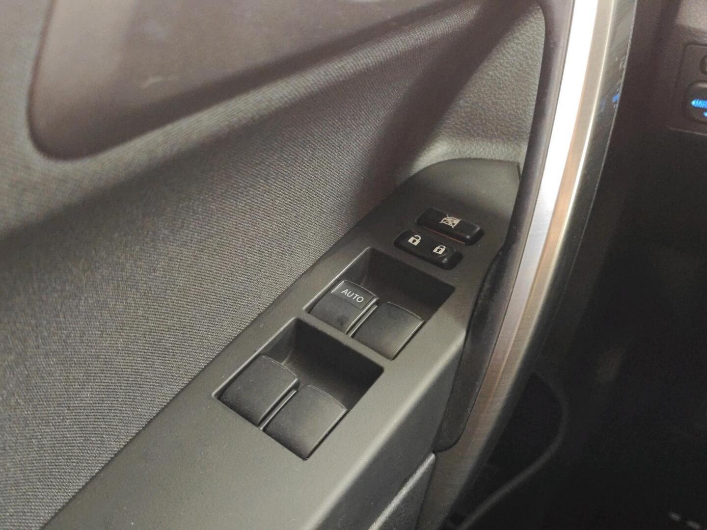 TOYOTA Auris 2012