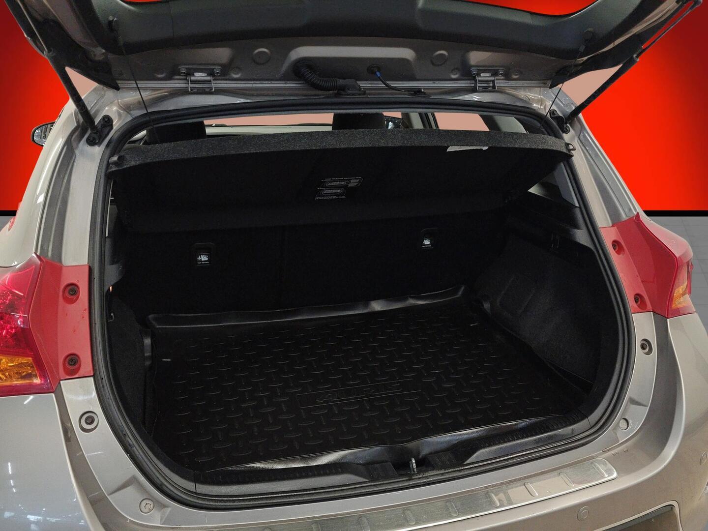 TOYOTA Auris 2012